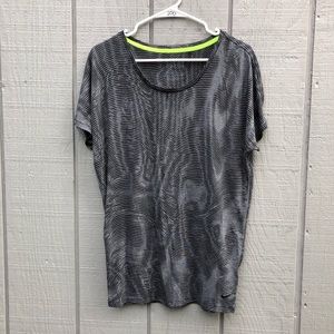 Women’s medium/large loose fitting Nike active top